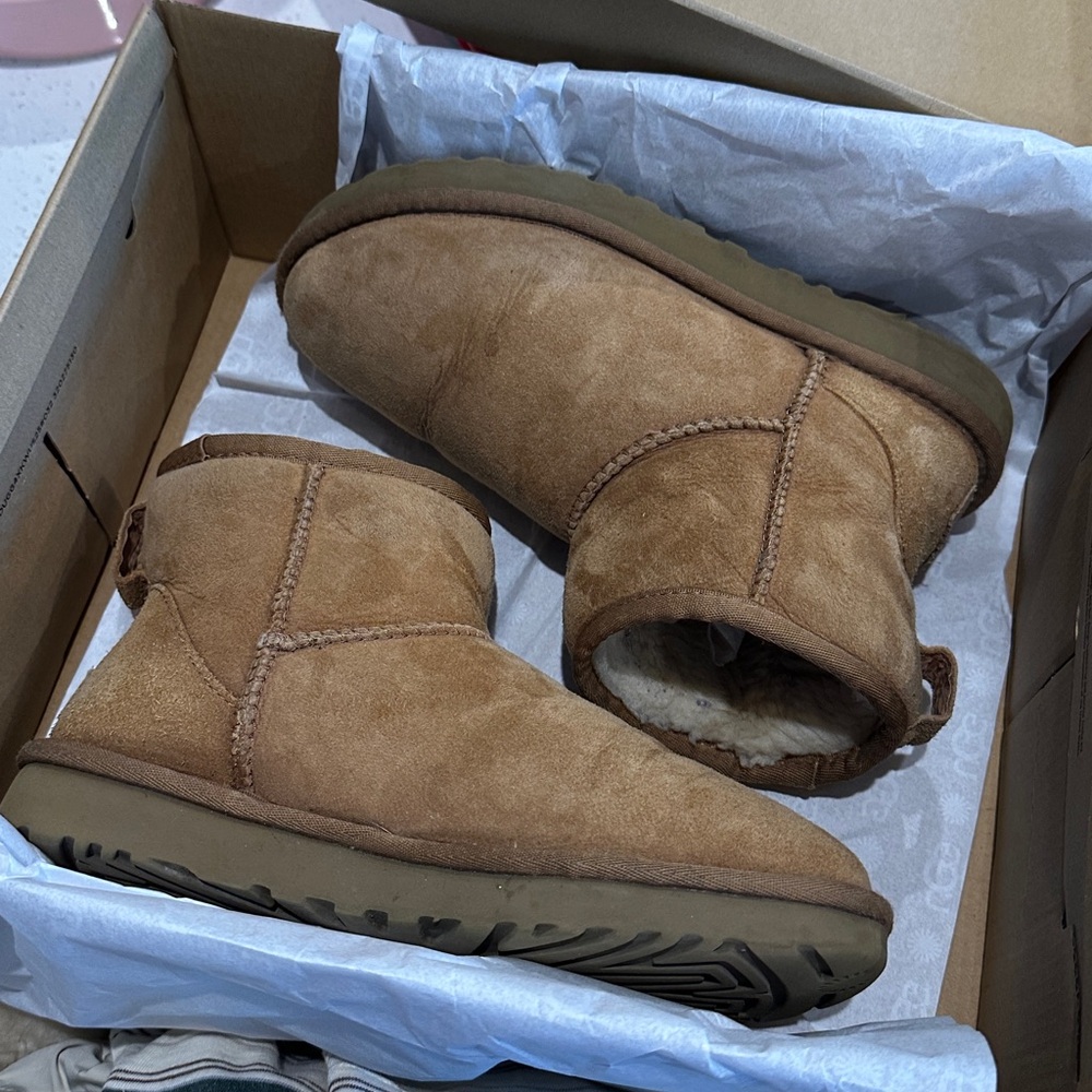 Mini Womans Ugg Boot - image 2
